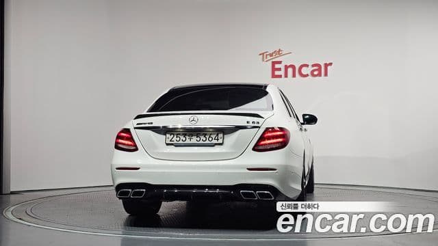 Mercedes-Benz E-Class W213 4