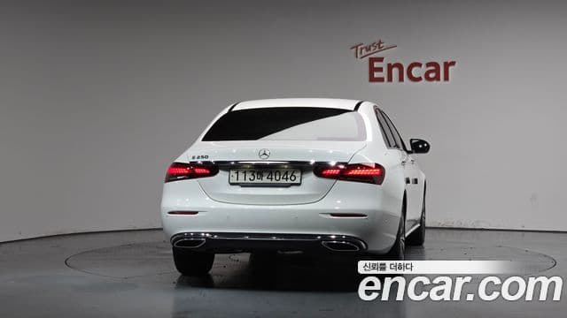 Mercedes-Benz E-Class W213 4