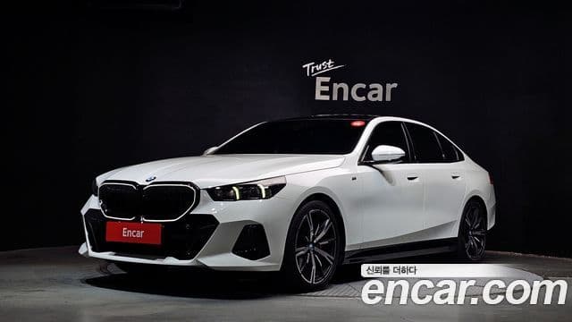 BMW 5 Series (G60)