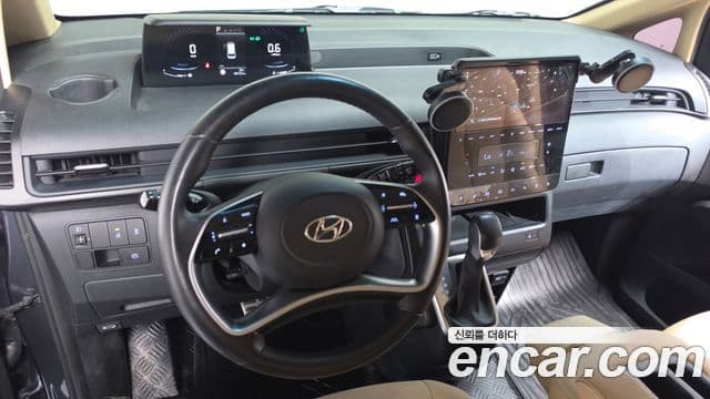 Hyundai Staria 4
