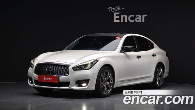 Infiniti Q70 — 1