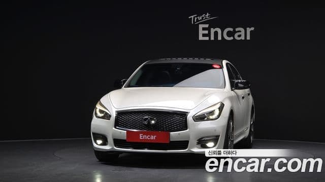 Infiniti Q70 2