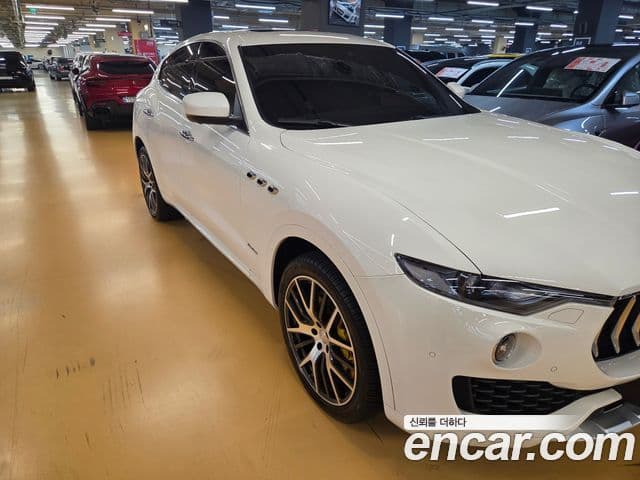 Maserati Levante 2