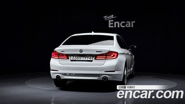 BMW 5 Series (G30) 3