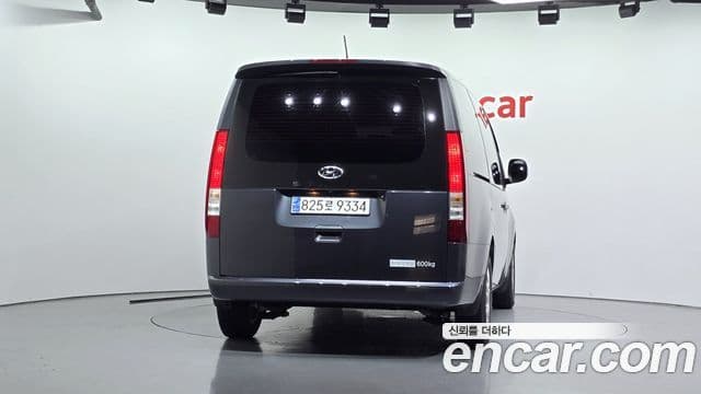 Hyundai Staria 4