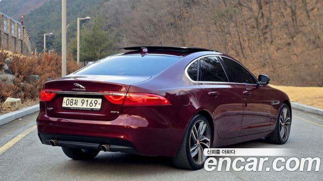 Jaguar XF (X260) 3