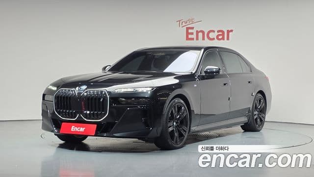 BMW i7 (G70) — 1