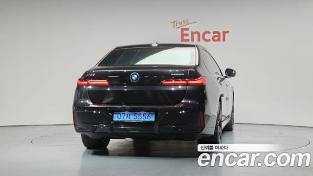 BMW i7 (G70) 3