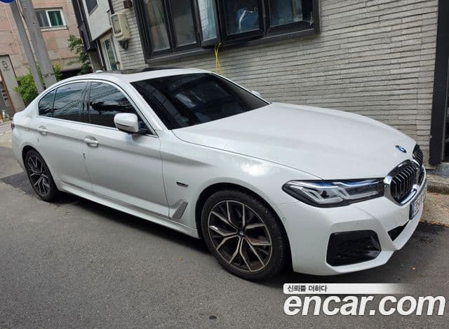 BMW 5 Series (G30) 1