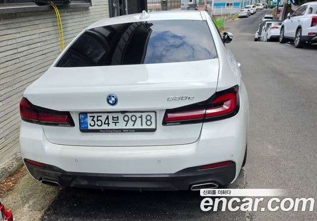 BMW 5 Series (G30) 4