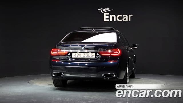 BMW 7 Series (G11) 3