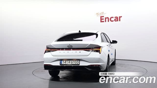 Hyundai Avante (CN7) 4