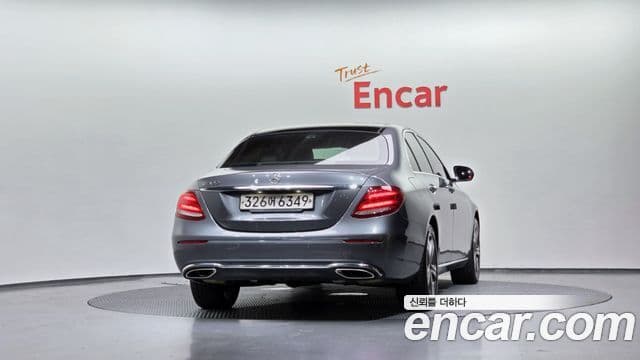 Mercedes-Benz E-Class W213 4