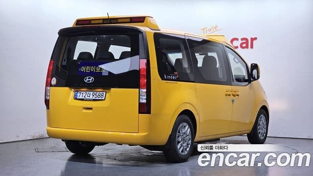 Hyundai Staria 2
