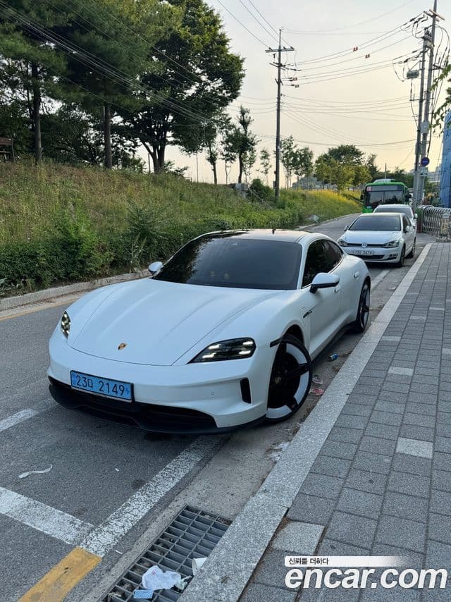 Porsche Taycan 1