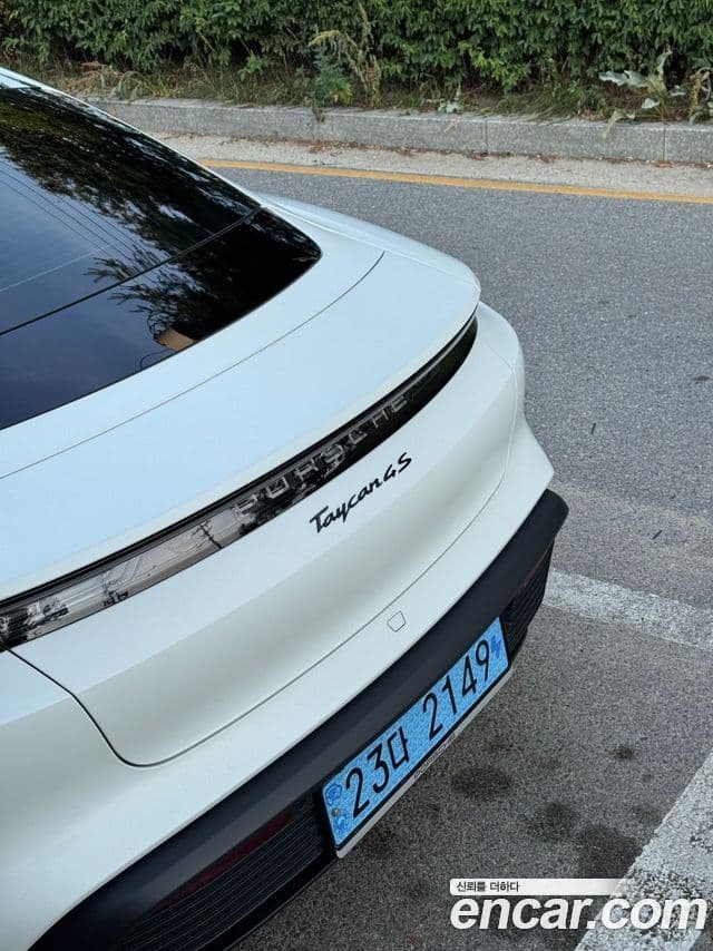 Porsche Taycan 2