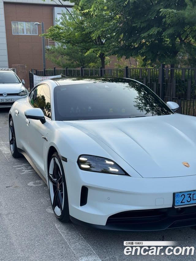 Porsche Taycan 3