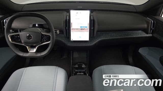 Volvo EX30 4