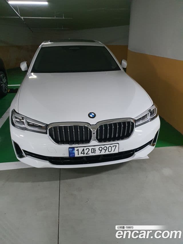 BMW 5 Series (G30) 1