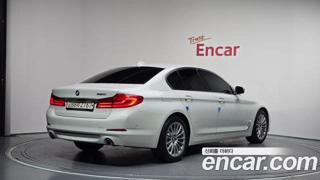 BMW 5 Series (G30) 2