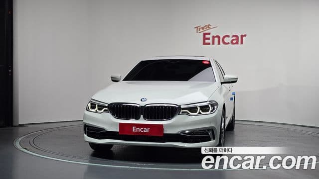 BMW 5 Series (G30) 3