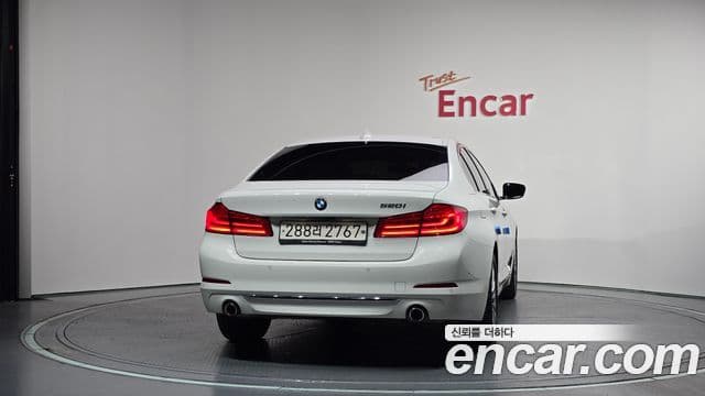 BMW 5 Series (G30) 4