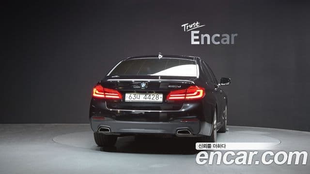 BMW 5 Series (G30) 3