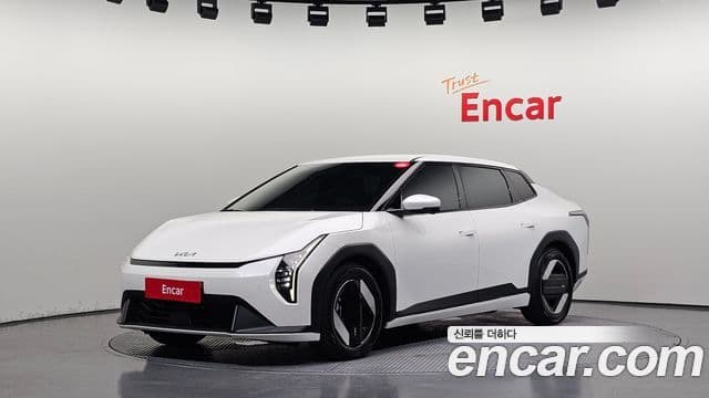 Kia EV4 1