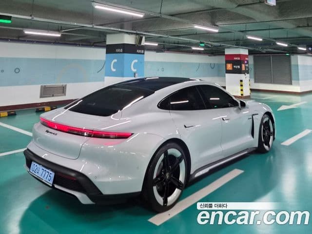 Porsche Taycan 2