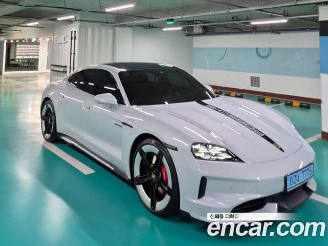 Porsche Taycan 4
