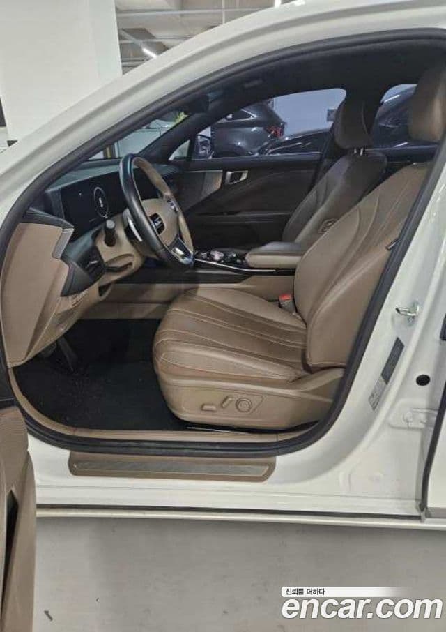 Kia K8 Hybrid 4
