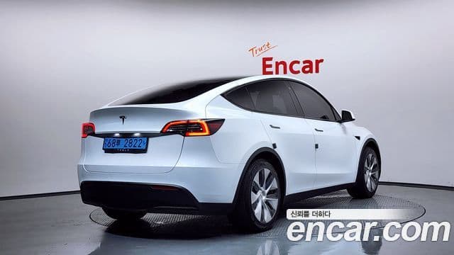 Tesla Model Y 2