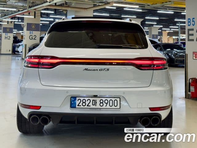 Porsche Macan 3