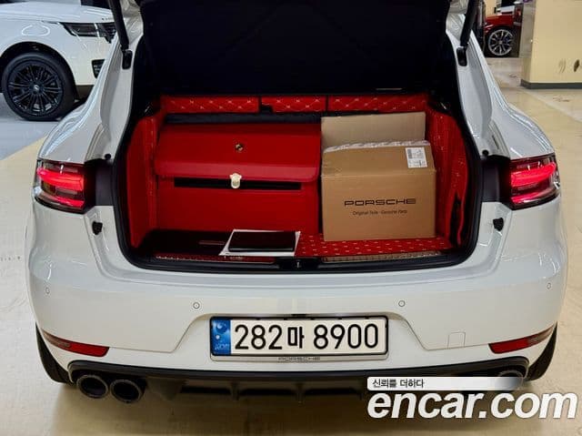 Porsche Macan 4