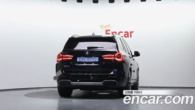 BMW iX3 4