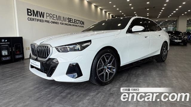 BMW 5 Series (G60)