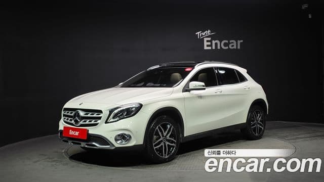 Mercedes-Benz GLA-Class X156 1