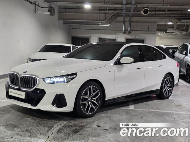 BMW 5 Series (G60)