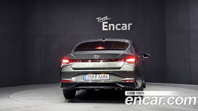 Hyundai Avante (CN7) 4