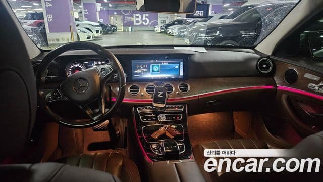 Mercedes-Benz E-Class W213 4
