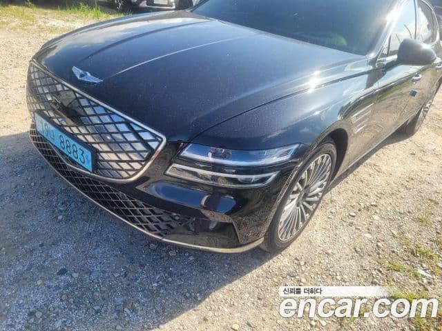 Genesis Electrified G80 (RG3) 1