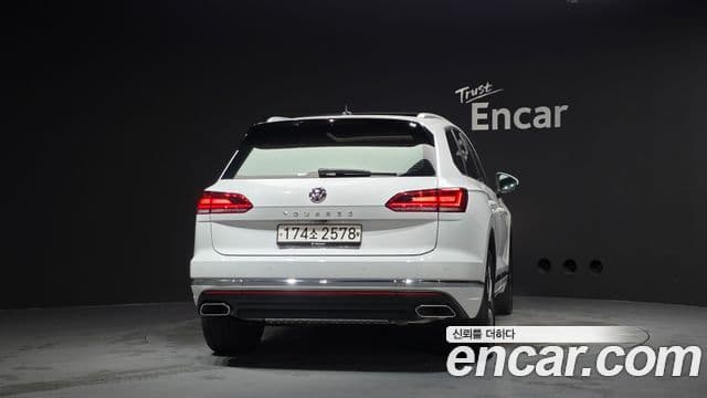Volkswagen Touareg 3rd Gen 4