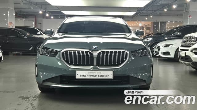 BMW 5 Series (G60) 2