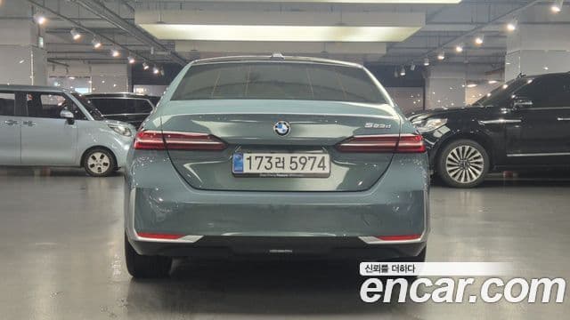 BMW 5 Series (G60) 3