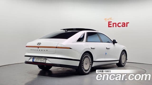 Hyundai Grandeur Hybrid (GN7) 2