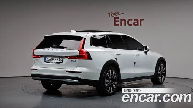 Volvo V60 Cross Country 2nd Gen 2
