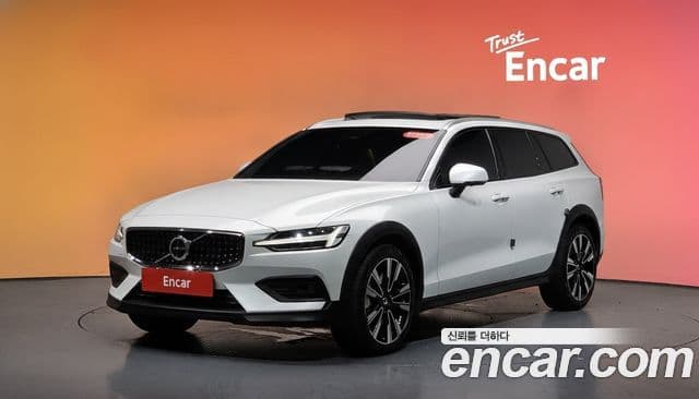 Volvo V60 Cross Country 2nd Gen 1