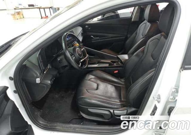 Hyundai Avante (CN7) 4