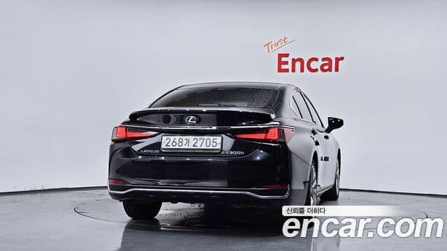 Lexus ES300h 7th Gen 3