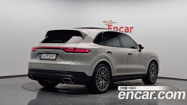 Porsche Cayenne (PO536) 2